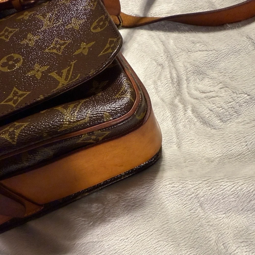 Louis Vuitton Cartouchiere GM Shoulder Bag / COA
